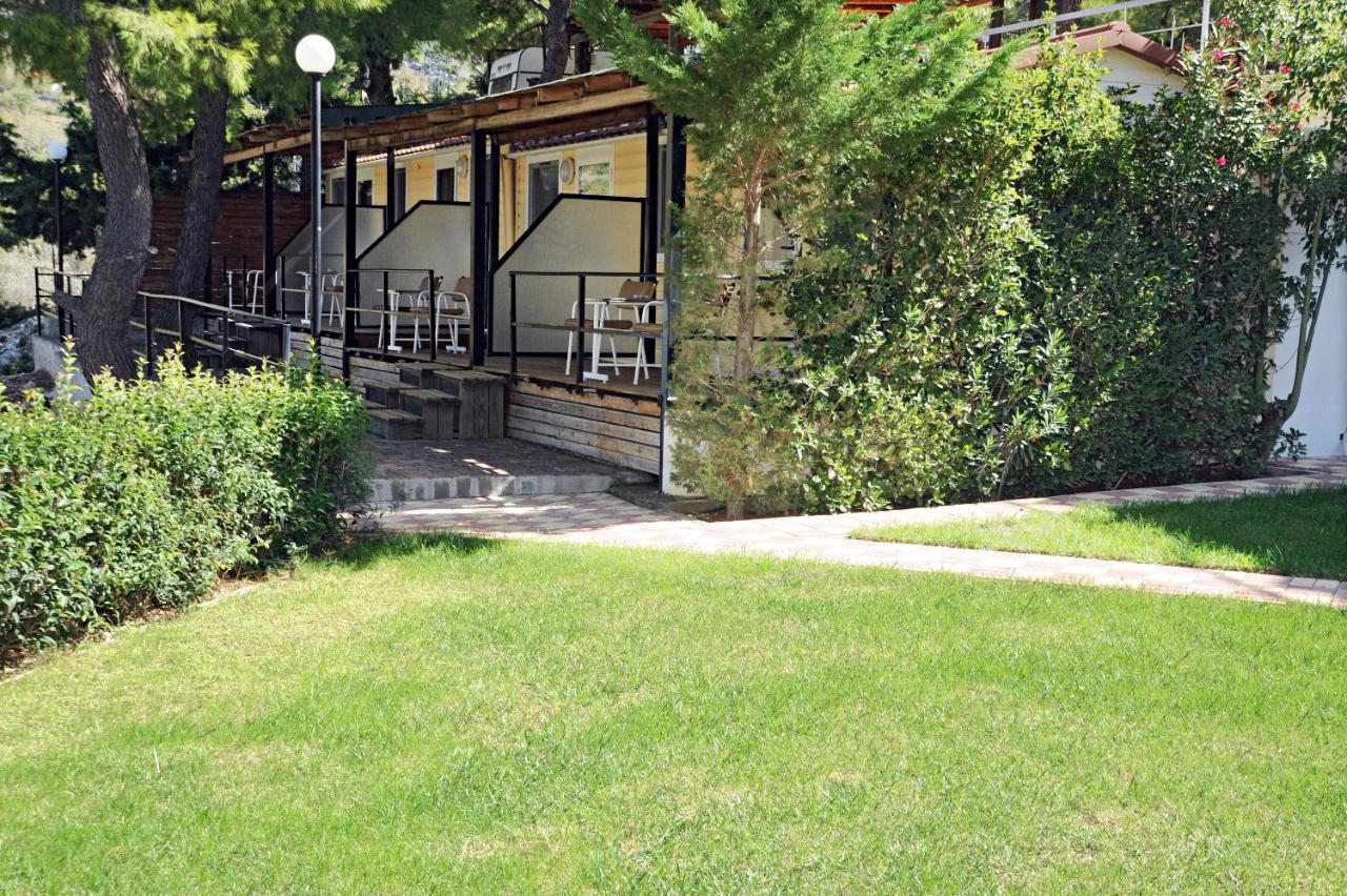 דלפי Chrissa Camping Rooms & Bungalows מראה חיצוני תמונה
