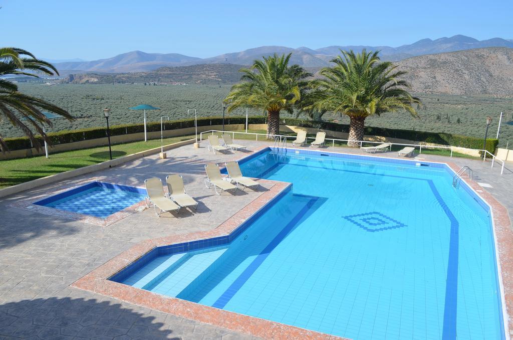 דלפי Chrissa Camping Rooms & Bungalows מראה חיצוני תמונה