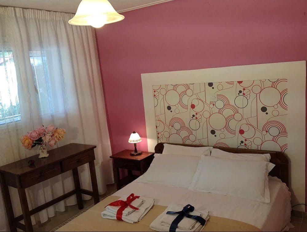 דלפי Chrissa Camping Rooms & Bungalows מראה חיצוני תמונה